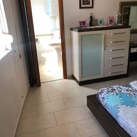 Marina House * Wlora